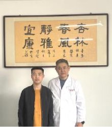 Shen Hang with his fiancée, President Wang Tiemin, and Director Sun Zuohua